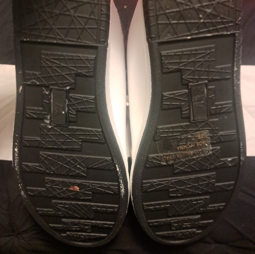 Womens sneakers sz 7